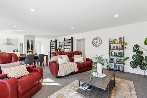 Photo of property in 18 Raynor Crescent, Pyes Pa, Tauranga, 3112