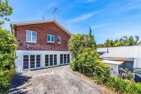 Photo of property in 2/18 Fowler Street, Northcote, Auckland, 0627