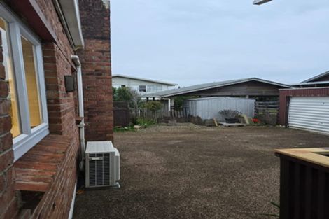 Photo of property in 8 Staveley Avenue, Mount Roskill, Auckland, 1041