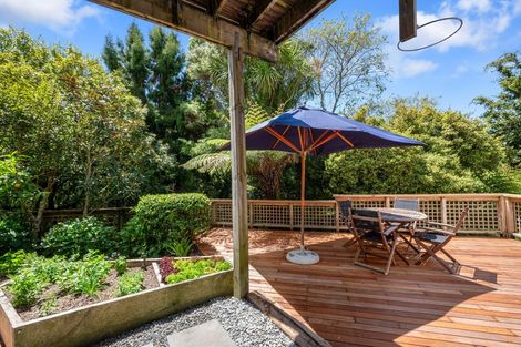 Photo of property in 6 Mollyhawk Place, Birkenhead, Auckland, 0626