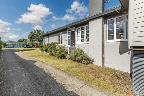 Photo of property in 18 Tirimoana Road, Te Atatu South, Auckland, 0602