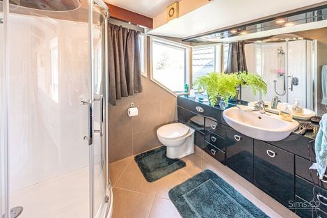 Photo of property in 2 Burtts Road, Durie Hill, Whanganui, 4500