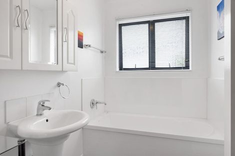 Photo of property in 8 Kowhai Street, Strandon, New Plymouth, 4312