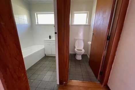 Photo of property in 26 Glen Marine Parade, Glendene, Auckland, 0602