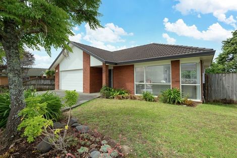 Photo of property in 27 Bard Place, Golflands, Auckland, 2013
