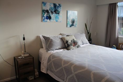 Photo of property in 2/33 Tyrian Close, Half Moon Bay, Auckland, 2012