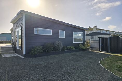 Photo of property in 13 Chaffey Street, Foxton Beach, Foxton, 4815
