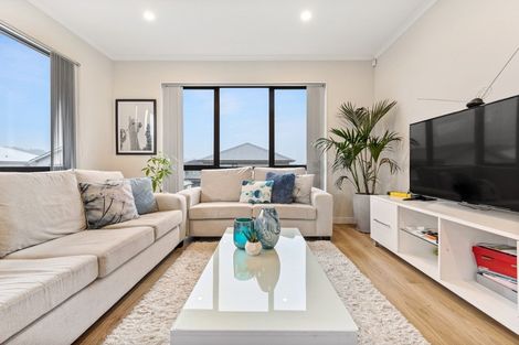 Photo of property in 9 Mettam Drive, Swanson, Auckland, 0614