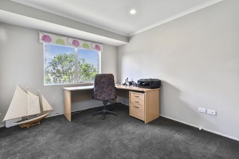 Photo of property in 1 Frank Knight Place, Waiuku, 2123