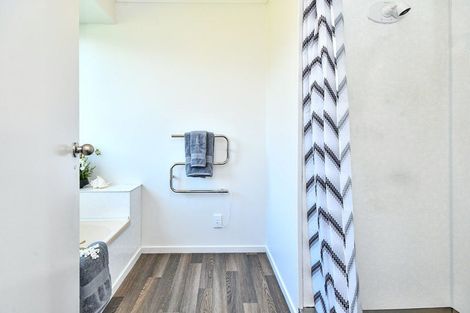 Photo of property in 6 Leaming Place, Clarks Beach, 2122