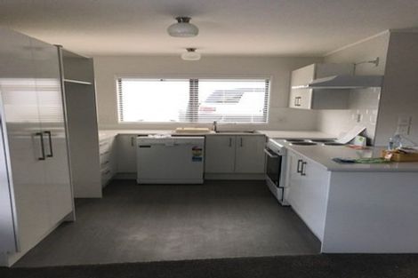 Photo of property in 1/22 Lambrown Drive, Totara Vale, Auckland, 0629