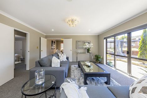 Photo of property in 28 Saralee Drive, Manurewa, Auckland, 2105