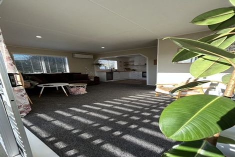 Photo of property in 17 Baillie Crescent, Carterton, 5713