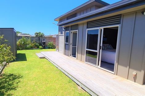 Photo of property in 111 Kelly Jade Avenue, Matarangi, Whitianga, 3592