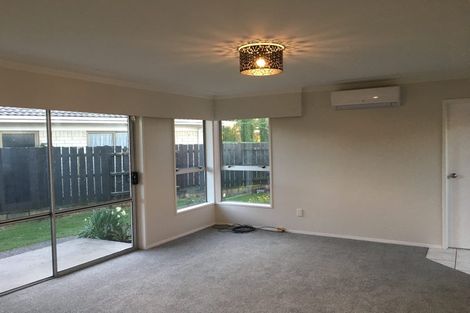 Photo of property in 7b Tatua Place, Conifer Grove, Takanini, 2112