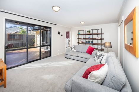 Photo of property in 31 Nielsen Gardens, Rototuna, Hamilton, 3210