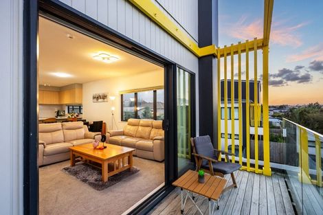 Photo of property in 4/43a Waimumu Road, Massey, Auckland, 0614