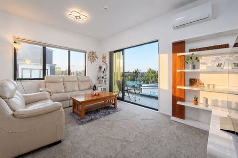 Photo of property in 4/43a Waimumu Road, Massey, Auckland, 0614