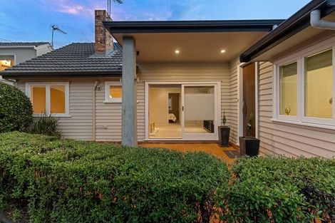 Photo of property in 145 Shakespeare Road, Milford, Auckland, 0620