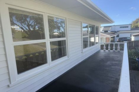 Photo of property in 21 Mayfair Crescent, Mairangi Bay, Auckland, 0630