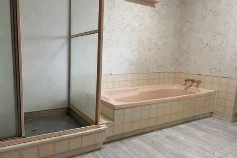 Photo of property in 227 Edmonton Road, Te Atatu South, Auckland, 0610