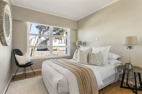 Photo of property in 3/166 East Coast Road, Forrest Hill, Auckland, 0620