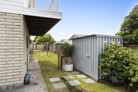 Photo of property in 10 Kamahi Avenue, Hawera, 4610