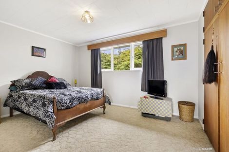 Photo of property in 9 Turville Crescent, Newlands, Wellington, 6037
