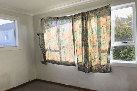 Photo of property in 2 Binsted Road, New Lynn, Auckland, 0600