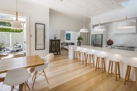 Photo of property in 7 Summer Street, Stanley Point, Auckland, 0624