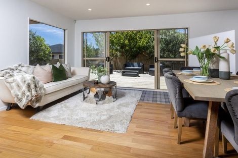 Photo of property in 78 Medallion Drive, Oteha, Auckland, 0632