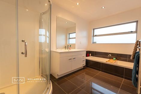Photo of property in 20 Cosgrove Rise, Riverstone Terraces, Upper Hutt, 5018
