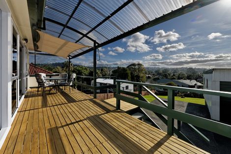 Photo of property in 95 Cliff View Drive, Green Bay, Auckland, 0604