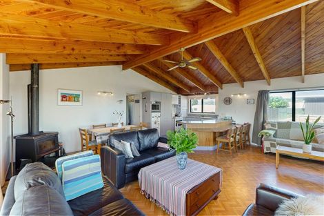 Photo of property in 9 Moana Street, Otaki Beach, Otaki, 5512