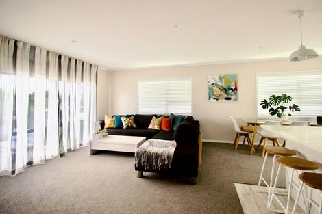 Photo of property in 2a Taipari Road, Te Atatu Peninsula, Auckland, 0610