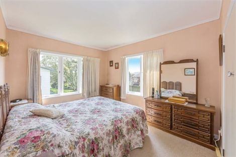 Photo of property in 62 Ocean View Road, Northcote, Auckland, 0627