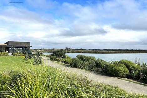 Photo of property in 14 Port Way, Rosehill, Papakura, 2113