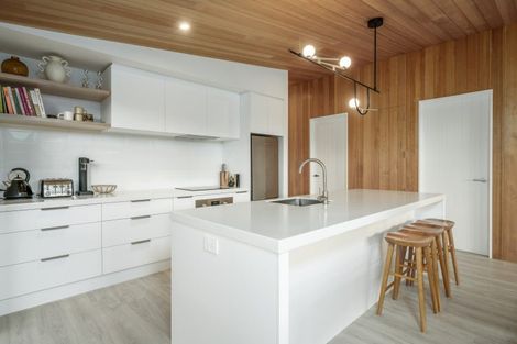 Photo of property in 10 Scurr Terrace, Wanaka, 9305