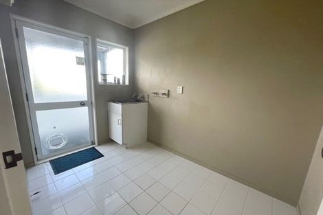 Photo of property in 1 Gosford Drive, Botany Downs, Auckland, 2010