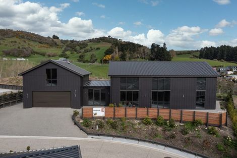 Photo of property in 8 Ella Lane, Green Island, Dunedin, 9018