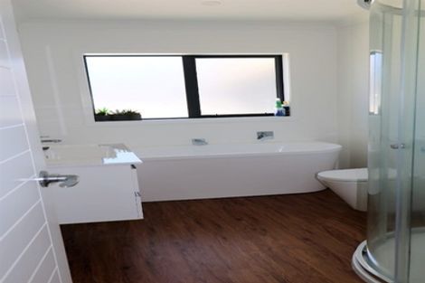 Photo of property in 32 Filmer Crescent, Wallaceville, Upper Hutt, 5018