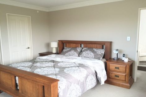 Photo of property in 1 Mana Lane, Pinehill, Auckland, 0632