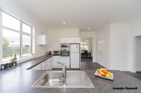 Photo of property in 3 Vivian Street, Palmerston North, 4414