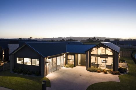 Photo of property in 14 Beveridge Road, One Tree Point, 0118