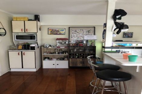 Photo of property in 125 Millbrook Road, Sunnyvale, Auckland, 0612