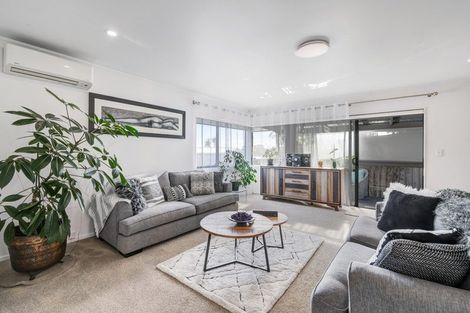 Photo of property in 2/12 Sundown Avenue, Manly, Whangaparaoa, 0930