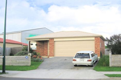 Photo of property in 35 Woodbank Drive, Glen Eden, Auckland, 0602