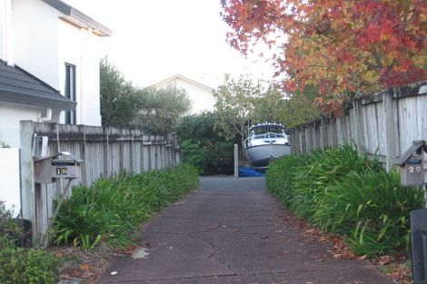 Photo of property in 18 Glucina Avenue, West Harbour, Auckland, 0618