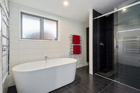 Photo of property in 28 Treeway, Sunnyhills, Auckland, 2010