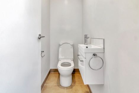 Photo of property in 6/1 Fruitvale Road, New Lynn, Auckland, 0600